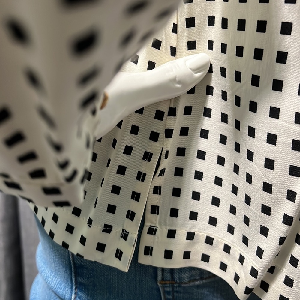 NWT Forever 21 Square Dot Geometric Printed Long Sleeve Neck Tie Blouse Small - Picture 6 of 11